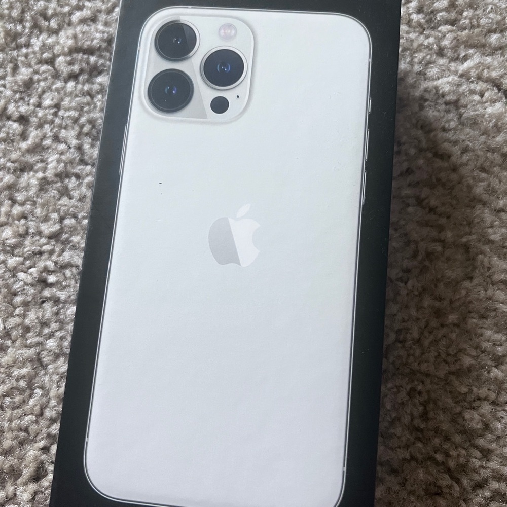 Bought it online.NOT A REAL IPHONE! Opened but never used